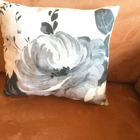 Kissen klein - Große Blume - Ideal zum Kuscheln von Hobbyhaus 