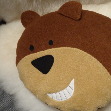 Bär Kuschelkissen – Weiches Fleece Kissen mit Gesicht, 30x30 cm