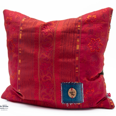 Künstlerischer UPCYCLING Kissenbezug 40x40 mit Makramee-Eule