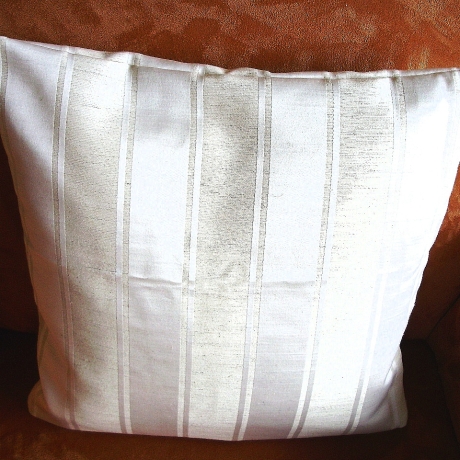 Kissenhülle in beige Streifendesign genäht von Hobbyhaus
