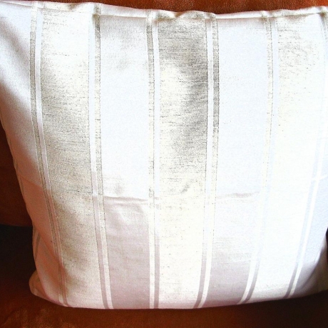Kissenhülle in beige Streifendesign genäht von Hobbyhaus