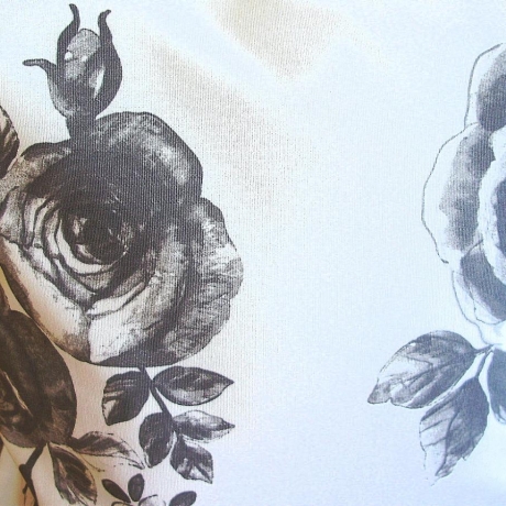 Kissenhülle Black Roses mit Hotelverschluß von Hobbyhaus