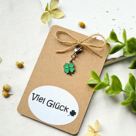 Kleeblatt Anhänger Glücksbringer aus Edelstahl mit Geschenkkarte