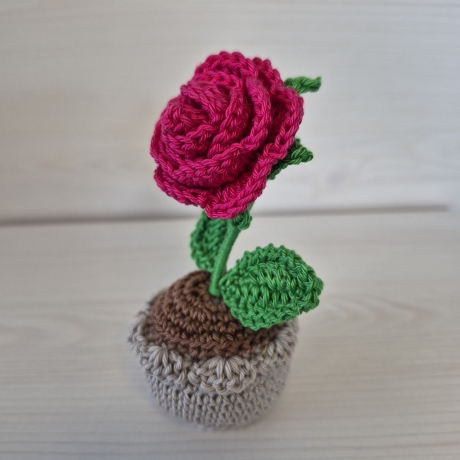 Rose im Topf - pink (als Häkelblume)
