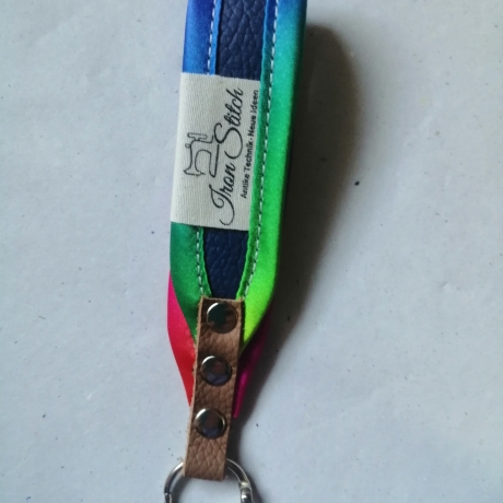 Handarbeit  USB- Schlüsselanhänger Unikat  regenbogen