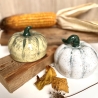 Handgemachte Keramik - getöpferter weißer Kürbis Herbstdeko