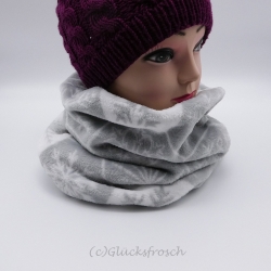 Schlauchschal, Wellnessfleece, hellgrau mit weißem Schneeflocken