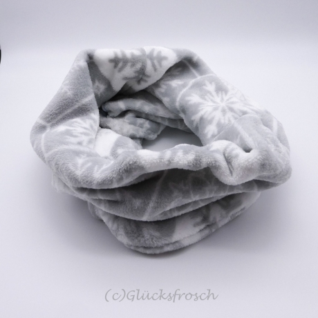 Schlauchschal, Wellnessfleece, hellgrau mit weißem Schneeflocken
