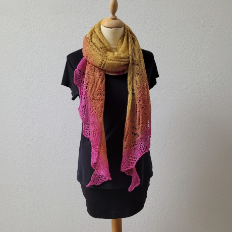 Filigranes Dreieckstuch Summerbreeze, Handgestrickt
