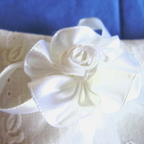 Lavendelkissen in weiß♥mit einer Satinrose 1♥von Hobbyhaus