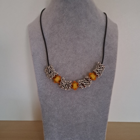 Lederband, Kette mit Kaffeekapseln und orange Perlen, Upcycling