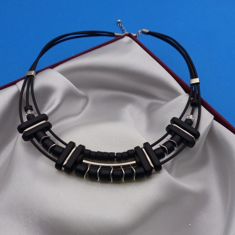 Halskette, schwarz silber, 41+ cm, Keramikperlen, Metall, Leder