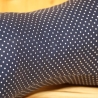 Leseknochen, Nackenkissen, blau mit weißen Punkten