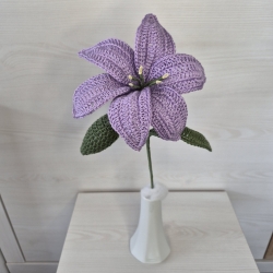Lilie - lila (Häkelblume)