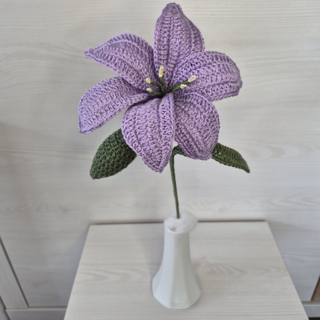 Lilie - lila (Häkelblume)