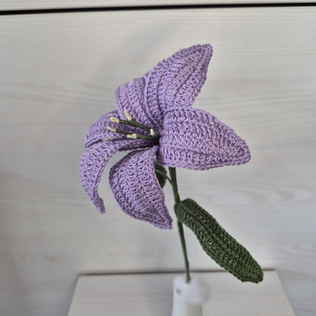 Lilie - lila (Häkelblume)