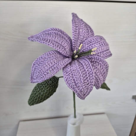 Lilie - lila (Häkelblume)