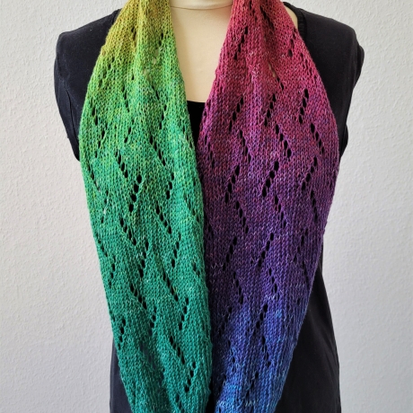 Loop Schal Regenbogen, Handgestrickt 