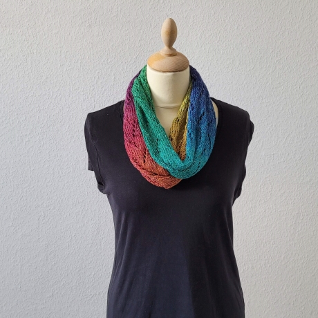 Loop Schal Regenbogen, Handgestrickt 