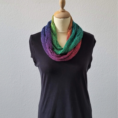 Loop Schal Regenbogen, Handgestrickt 