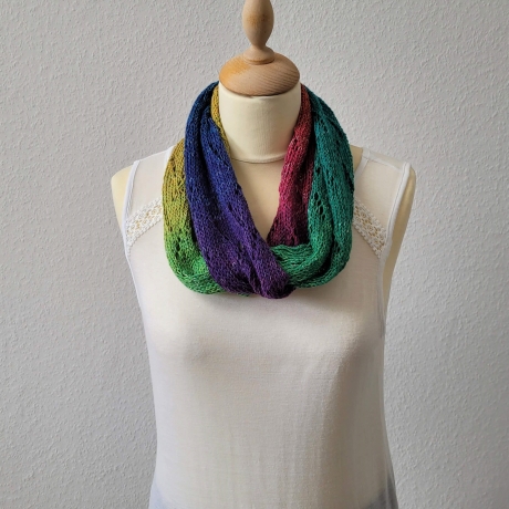 Loop Schal Regenbogen, Handgestrickt 