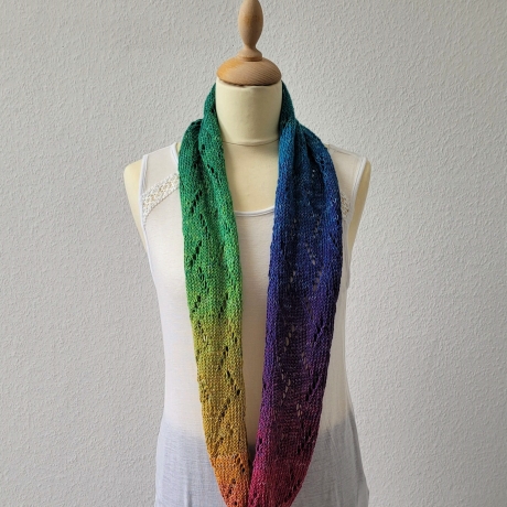 Loop Schal Regenbogen, Handgestrickt 