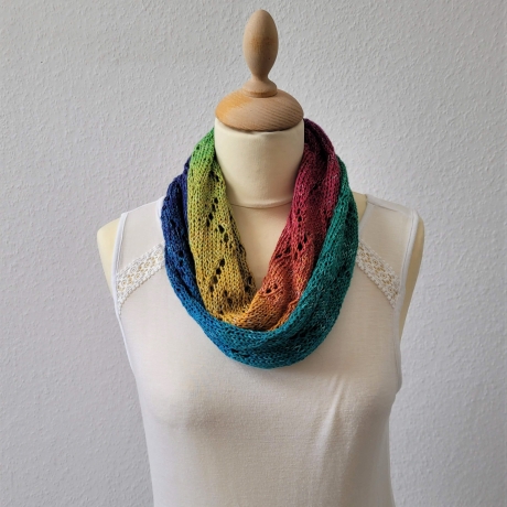 Loop Schal Regenbogen, Handgestrickt 