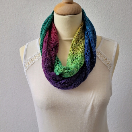 Loop Schal Regenbogen, Handgestrickt 