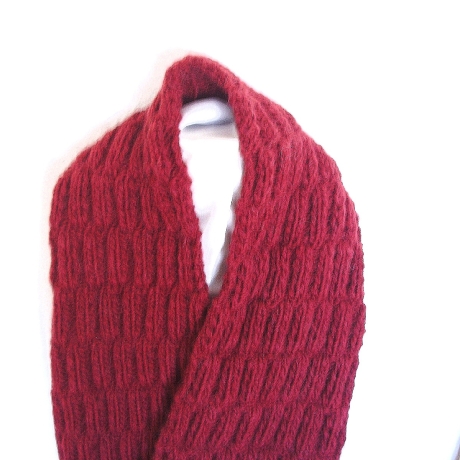 Schlauchschal weinrot im Strukturmuster handgestrickt