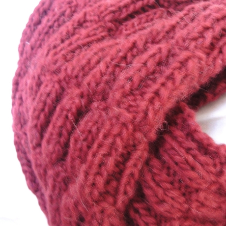 Schlauchschal weinrot im Strukturmuster handgestrickt
