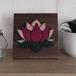 Lotus Fadenbild, 20 x 20 cm