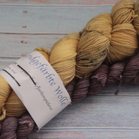 Handgefärbte 2-fädige Sockenwolle HighTwist 23/14 - 100+20 g -