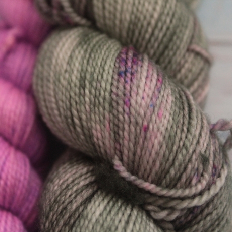 Handgefärbte 2-fädige Sockenwolle HighTwist 23/16 - 100+20 g -