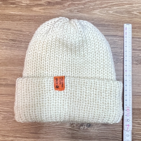 Kuschelige Merino-Damenmütze – handgestrickt