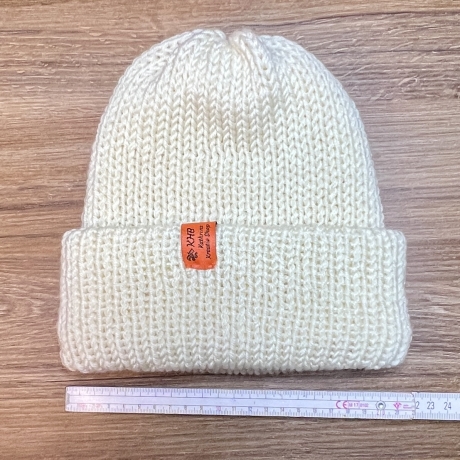 Kuschelige Merino-Damenmütze – handgestrickt