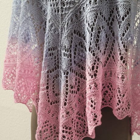 Zartes Dreiecktuch, Stola, Handgestrickt