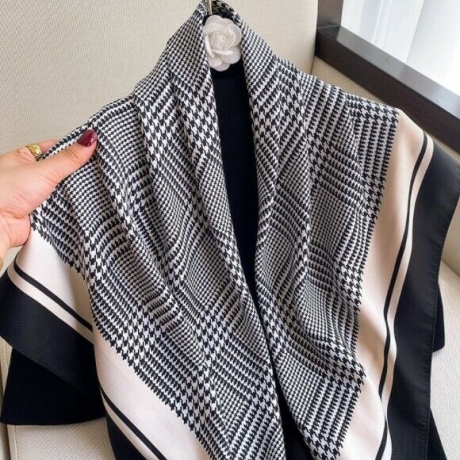 Damen Designer-Schal / Seide aus Usbekistan, Karo