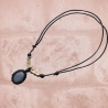 Modell 221 Makramee Anhänger Geodenachat, Leder, Messing, Kette