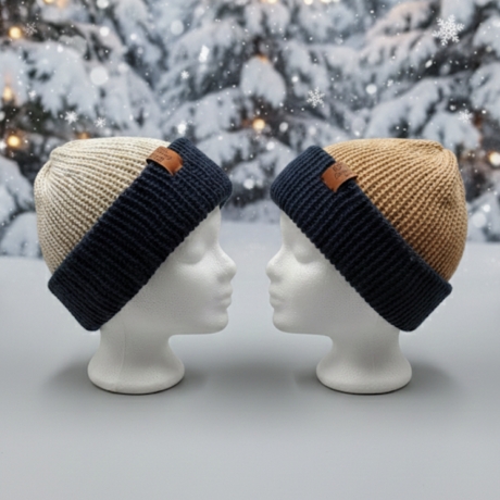 Handgestrickte wendbare Wollmütze aus dem Allgäu doppellagig