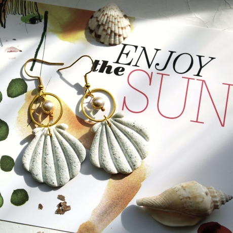 Boho Muschel Ohrhänger mit Perle – Handgemacht aus Polymer Clay