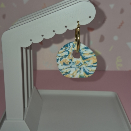 Maritime Creolen mit organischem Anhänger – Türkis-weiß-apricot