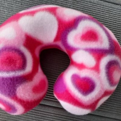 Nackenhörnchen mit rosa Herzen für Mädchen