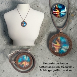 Kette Holzanhänger Blumenform mit Motivstein