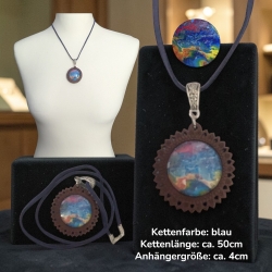 Kette Holzanhänger Blumenform mit Motivstein