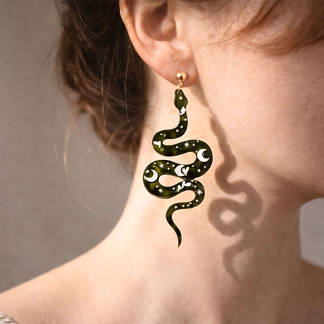 Schlangen Ohrringe Boho Luana – grüne Acryl Ohrhänger Edelstahl