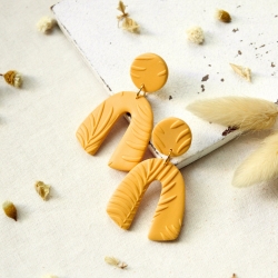Ohrhänger aus Polymer Clay in Safrangelb Tropical