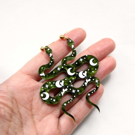 Schlangen Ohrringe Boho Luana – grüne Acryl Ohrhänger Edelstahl