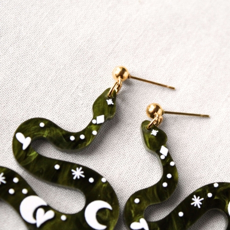 Schlangen Ohrringe Boho Luana – grüne Acryl Ohrhänger Edelstahl