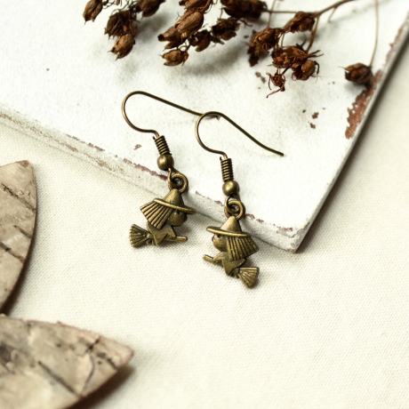 Ohrhänger kleine Hexe | Ohrschmuck für Herbst & Halloween