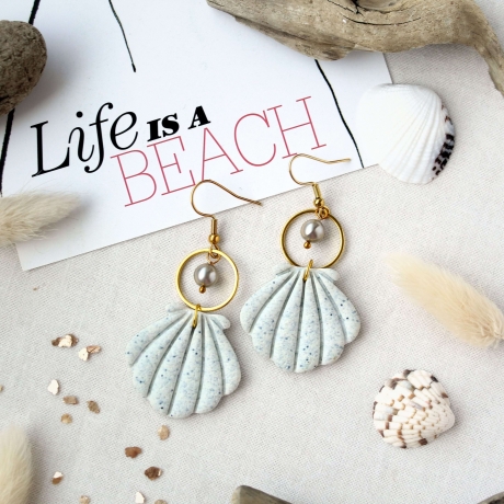 Boho Muschel Ohrhänger mit Perle – Handgemacht aus Polymer Clay
